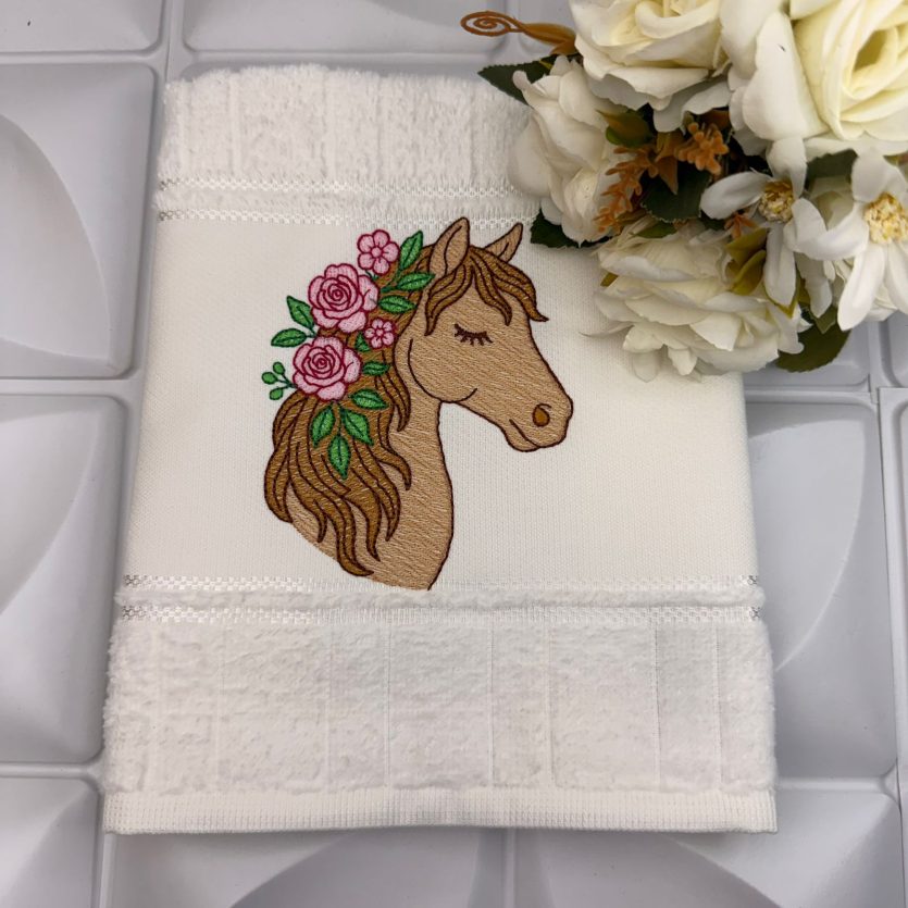 Matriz de Bordado de Cavalo com Flores